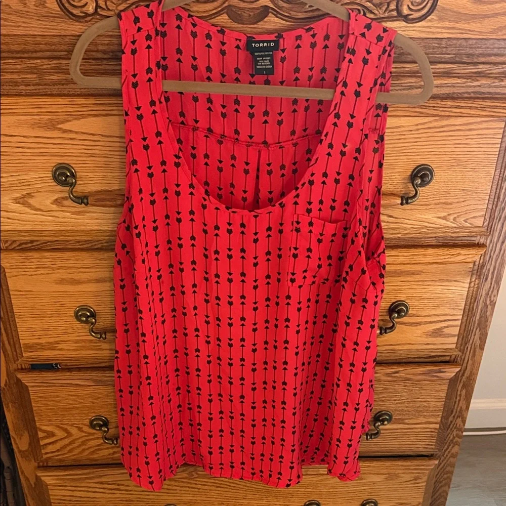 Torrid Arrow Patterned Top - Picture 3 of 6